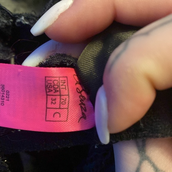 Set of 2 Hello Sugar push up bras black lace 32C only worn a handful of times - Picture 4 of 4
